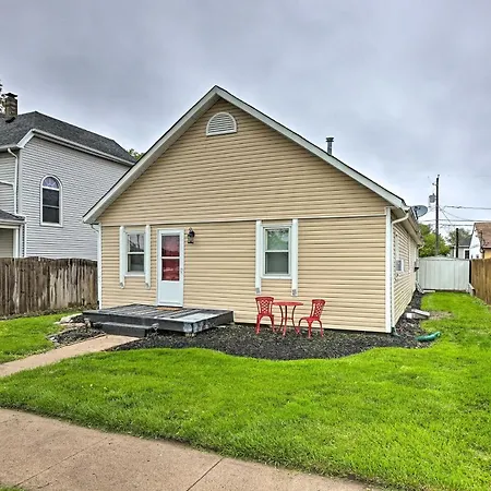 Council Bluffs Cottage Proximity To Parks!